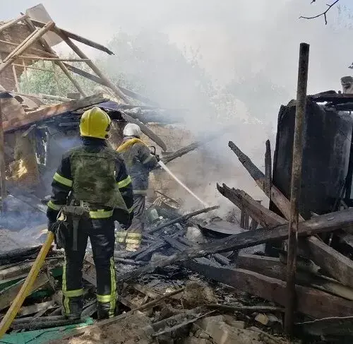 Рашисти обстріляли село на Чугуївщині: спалахнула господарча споруда