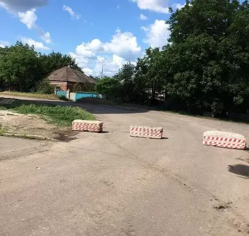 Одна з вулиць Чугуєва перекрита через обвал каналізаційного колектора