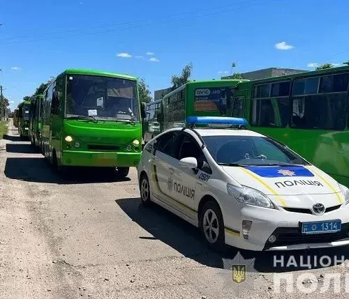 До Чугуєва та Харкова правоохоронці евакуювали 1300 людей з місць, які знаходяться під окупацією