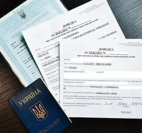 Як переселенцям отримати довідку ВПО та які вони мають права
