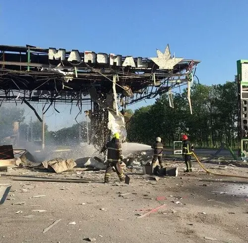 Рашисти обстріляли торговий об’єкт та АЗС у Чугуєві