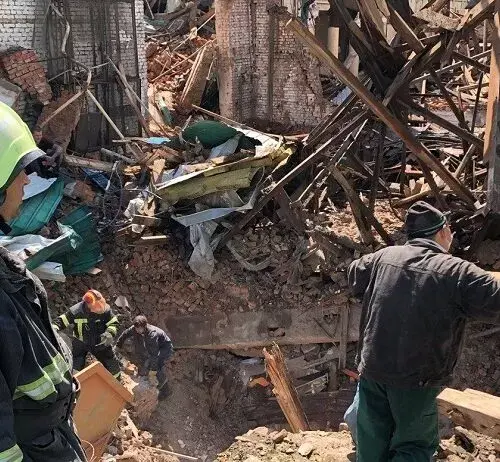 У Чугуєві з під завалів будинку культури вилучили тіла двох загиблих осіб
