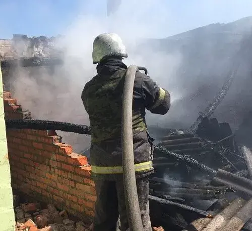 Оккупанты обстреляли село Коробочкино горело хозяйственное сооружение