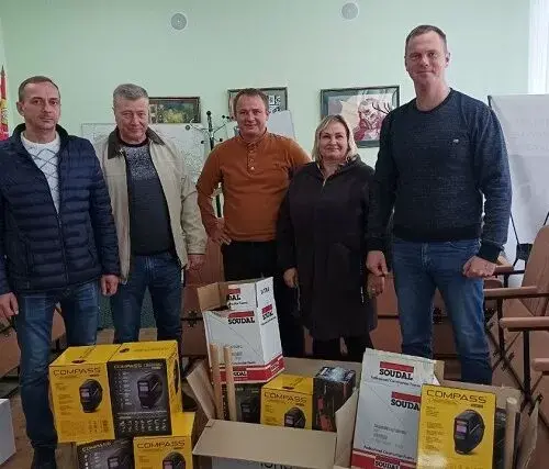В Чугуєві роздали набори інструментів керівникам ЖКГ