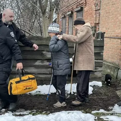 З Вовчанська евакуюють пенсіонерів з інвалідністю