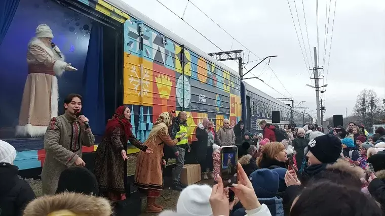 Святковий потяг і Святий Миколай побували на Чугуївщині