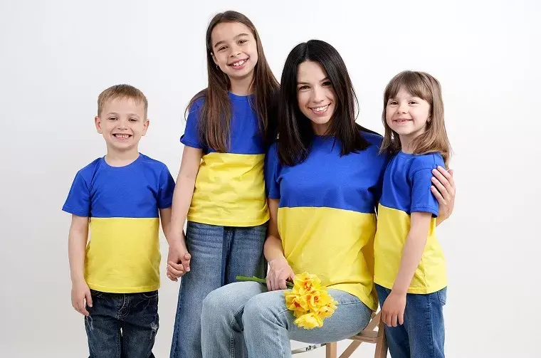 Модний трикотажний одяг для дівчаток