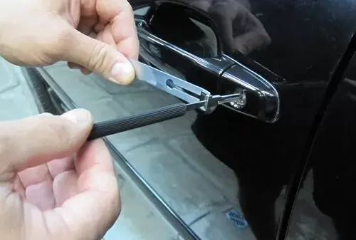Аварийное вскрытие авто: что нужно знать?