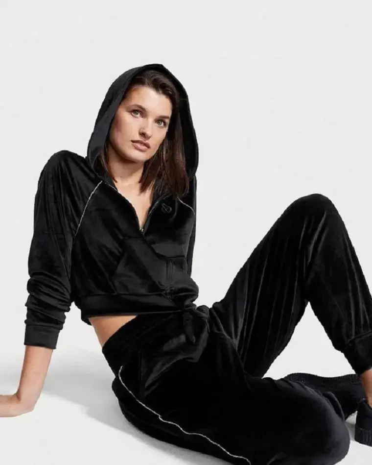 Спортивні костюми Victoria’s Secret – одяг для комфорту кожної миті