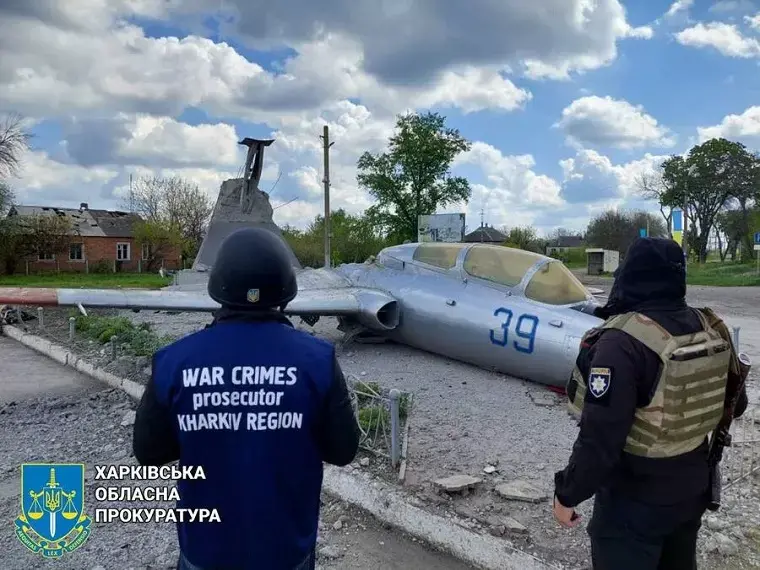 Ворог обстріляв Вовчанськ: фото наслідків