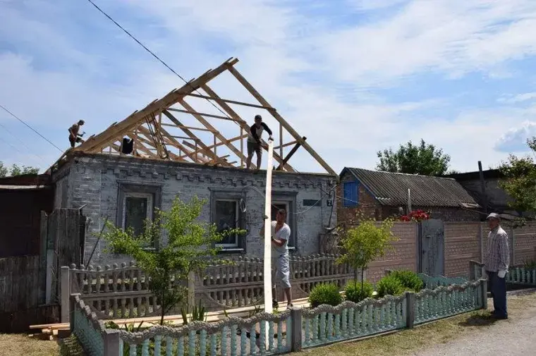 В Чугуєві благодійники відремонтували 10 будинків