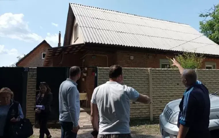 На Чугуївщині обстежують житло, пошкоджене ворожими обстрілами