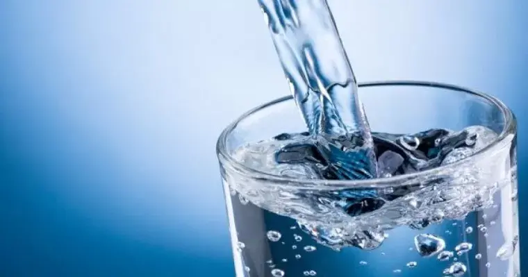 Чому потрібна доставка води у Харкові: гідротерапія та якість життя