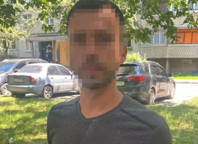 Обещал забить окна и сбежал: в Волчанске мужчина обманул бабушку