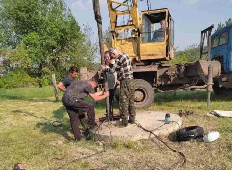 Печенежская громада получила глубинные насосы и генераторы от благотворителей