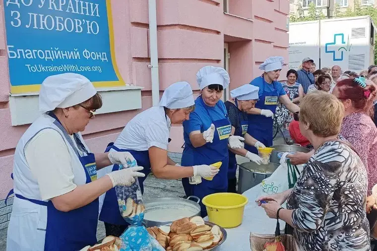 В Чугуеве начали выдачу горячих обедов