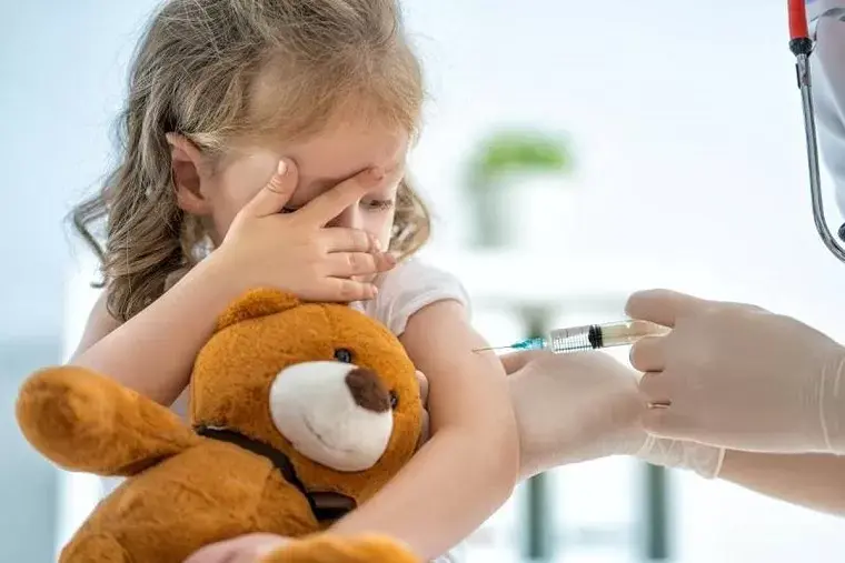 В Чугуевской больнице получили вакцины для взрослых и детей
