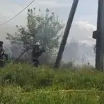 російські війська обстріляли Вовчанськ: рятувальники гасили пожежу під обстрілом