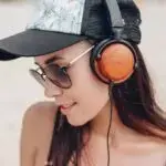 Брендовые женские кепки и бейсболки: модные аксессуары для стильных леди