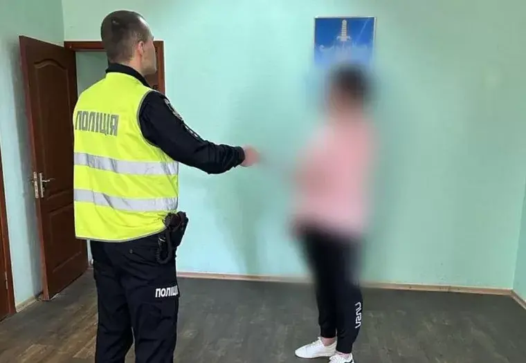 Складала списки місцевих і роздавала гуманітарку: на Чугуївщині викрили колаборантку