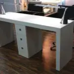 Выбор маникюрных столов для салонов