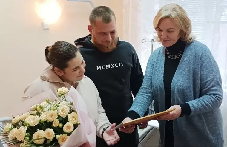 Мінаєва привітала родину військовослужбовців з Чугуєва з поповненням