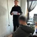 Чугуївські поліцейські оголосили про підозру молодику, який побив лікаря швидкої