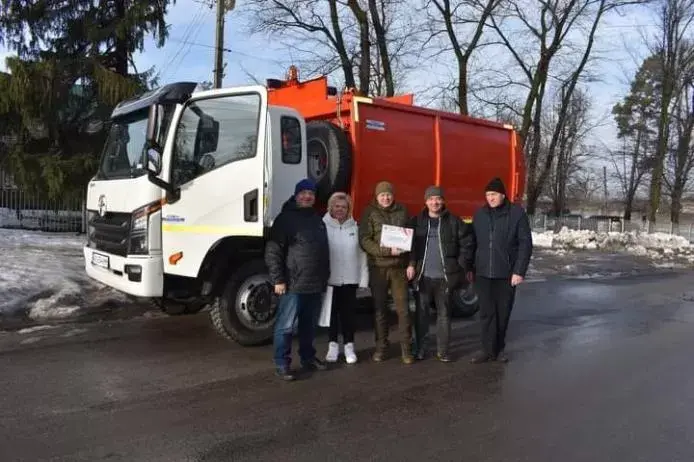 Печенежская громада получила мусоровоз после победы в областном конкурсе