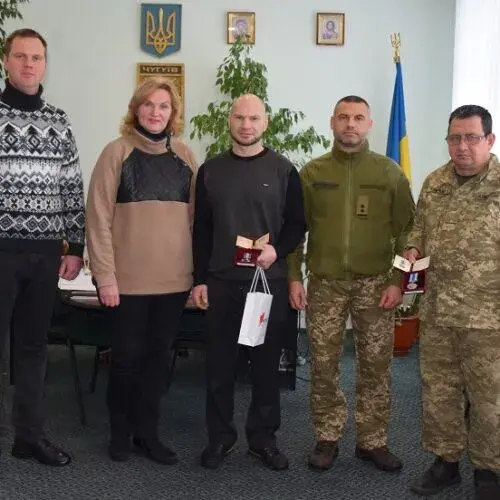 В Чугуєві вручили нагороди двом військовослужбовцям