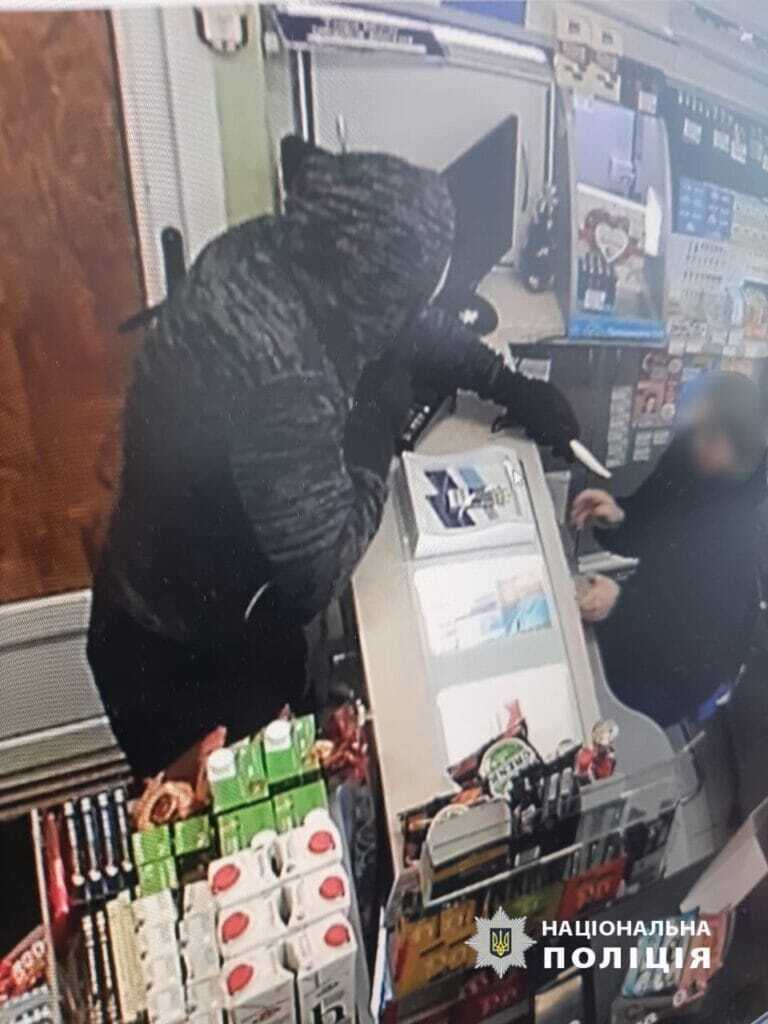 Пограбування магазину в Чугуєві / Фото: Поліція Харківської області