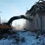 В Чугуєві зносять Будинок культури, де загинули волонтери