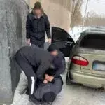 «Чистили» квартири серед білого дня: на Харківщині затримали двох грабіжників