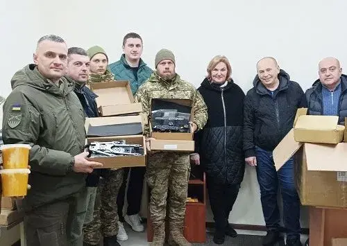 Мінаєва передала військовим дрони, маскувальні сітки і свічки