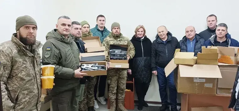 Мінаєва передала військовим дрони, маскувальні сітки і свічки