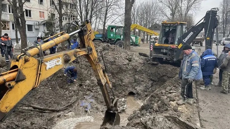 Последствия удара по Чугуеву: когда восстановят водоснабжение в городе и где можно набрать воду