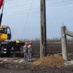 В Чугуївському районі замінюють високовольтні опори