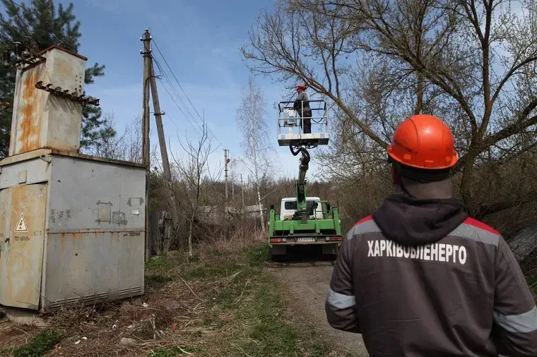 На Чугуевщине энергетики восстанавливают электроснабжение в Рубежном