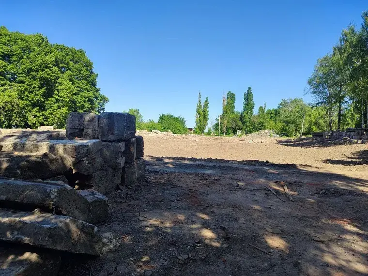 В Чугуеве завершили разбор разрушенного врагом Дома культуры