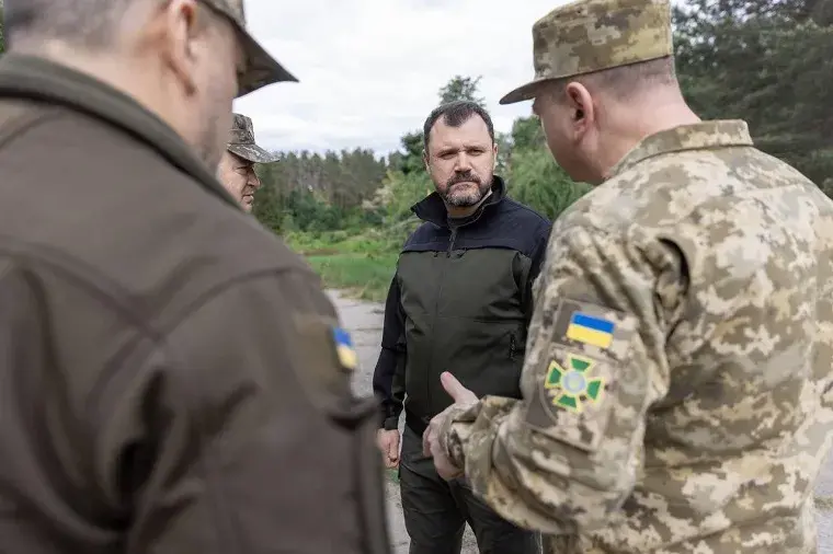 Заганяють в підвали, беруть в полон, розстрілюють: в МВС розповіли про звірства росіян у Вовчанську