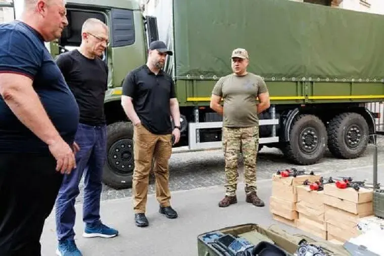На Харьковщине военным передали грузовик и оборудование
