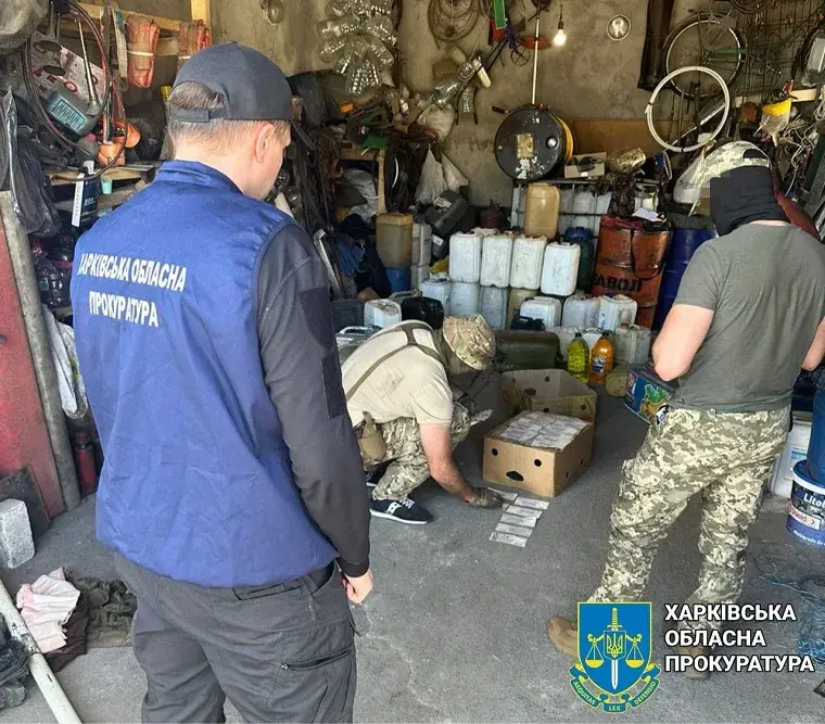 На Харківщині затримали чоловіка, який зливав паливо зі службового авто