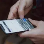Поліцейські оголосили про підозру мешканці Чугуївщини, яка вкрала гроші зниклого військового