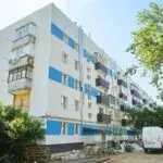 В Старому Салтові відновлюють багатоквартирні будинки