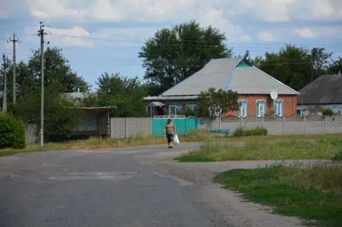 Стару Гнилицю від цивілізації поступово відрізає погана дорога