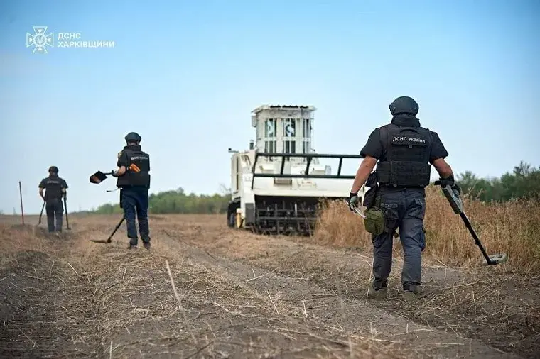 Сапери ДСНС розміновують поля поблизу Гракового