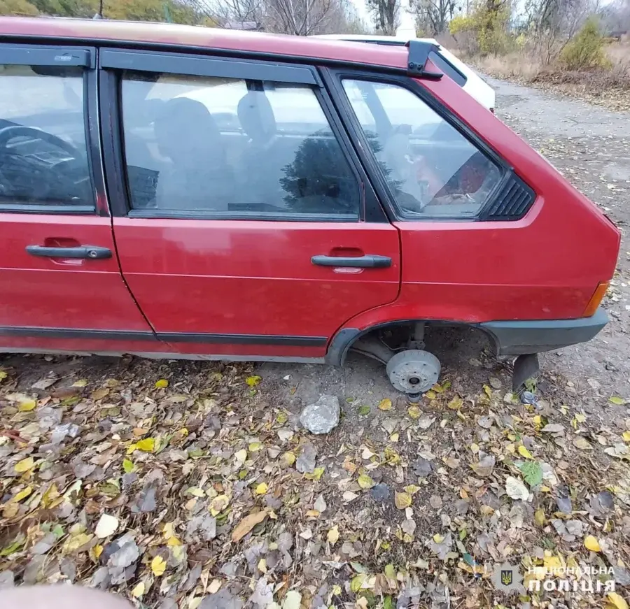 В Чугуеве мужчина ограбил легковой автомобиль