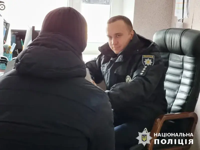 У Чугуєві затримали шахрая, який виманював гроші від імені іншої людини