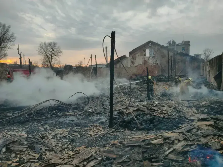 Ворог атакував Ізюм: понад 10 “Шахедів” спричинили масштабну пожежу