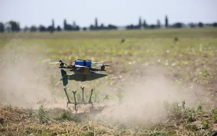 На Чугуївщині внаслідок атаки FPV-дроном поранено літню жінку