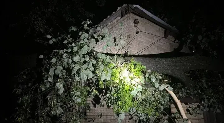 Харківщина оговтується після бурі: одна жертва, п’ятеро поранених, масштабні відключення